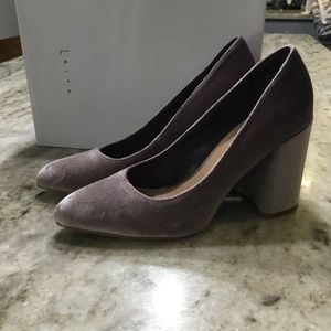 Leith Velvet Pump